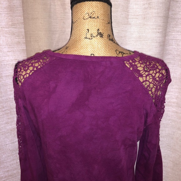 EUC CROCHET SLEEVE TOP - Picture 3 of 5